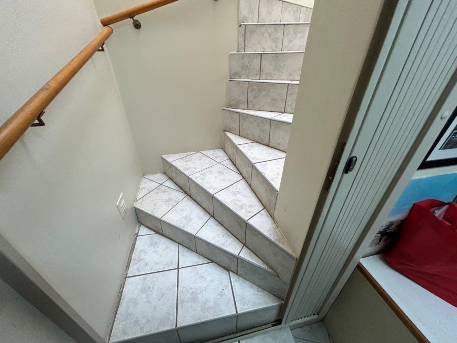 6 Bedroom Property for Sale in Wavecrest Eastern Cape